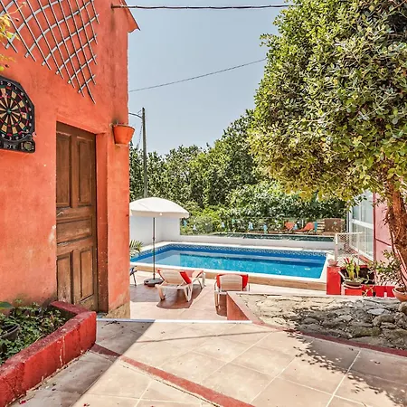 Gorgeous Home In San Xoan De Tabagon Hébergement de vacances