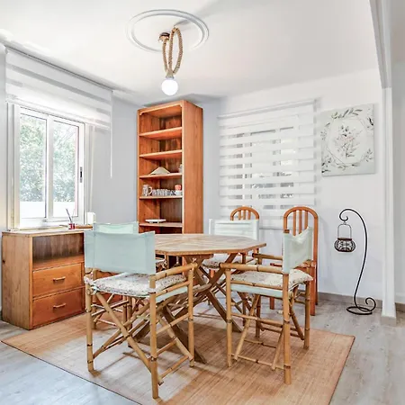 Gorgeous Home In San Xoan De Tabagon 度假居