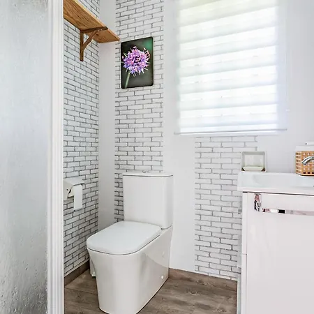 Gorgeous Home In San Xoan De Tabagon 度假居 Tabagon